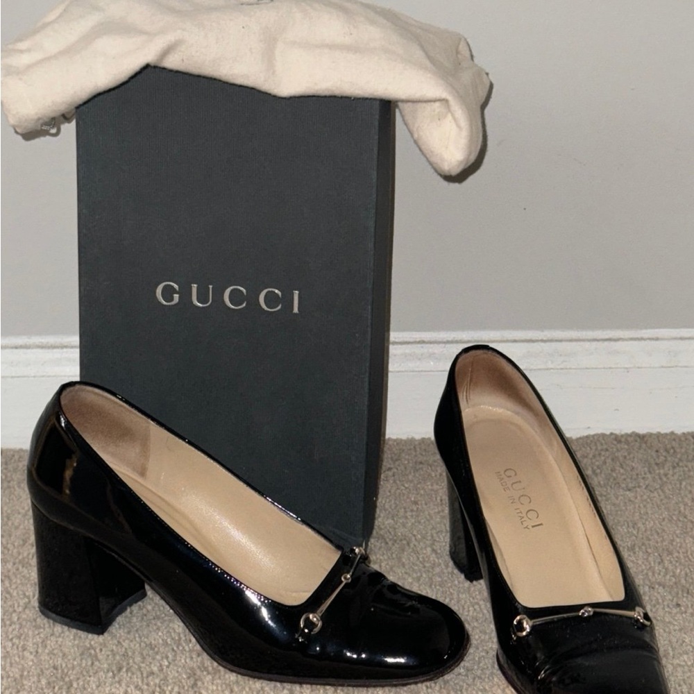 SOLD ! Gucci Women's Black Leather Pumps